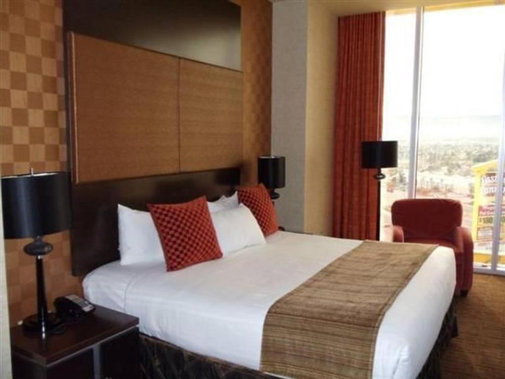 Eastside Cannery Casino 3*