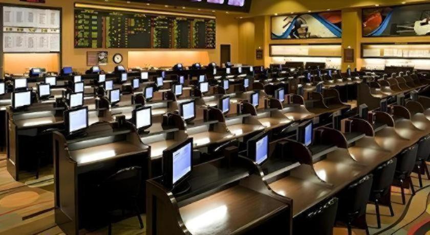 Resort Eastside Cannery Casino 3*