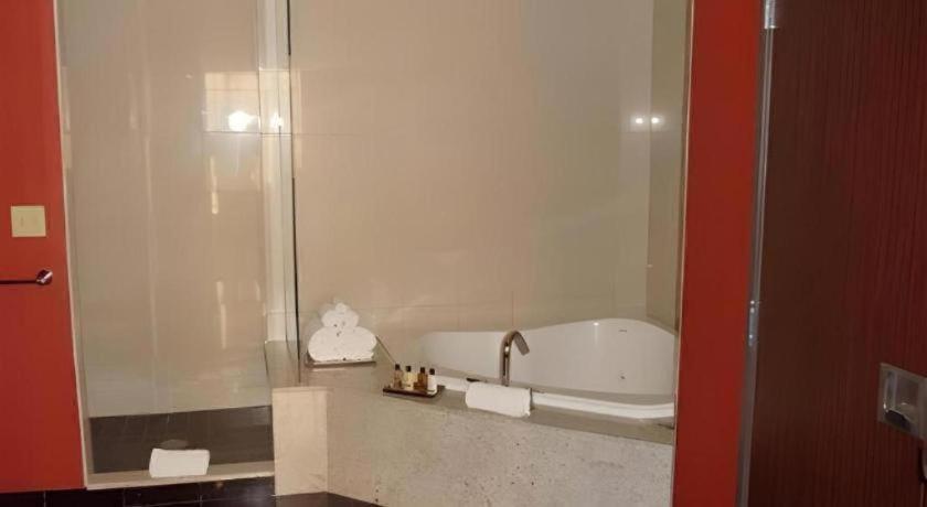 Eastside Cannery Casino 3*