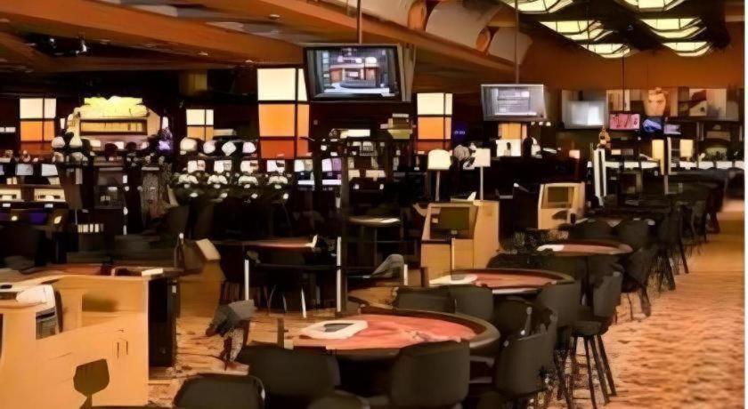 Eastside Cannery Casino 3*